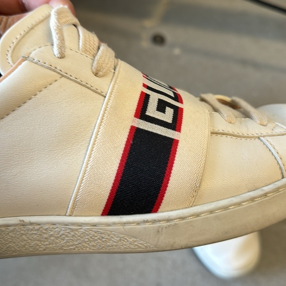 Women Gucci sneakers barely worn size 7 - Picture 3 of 6